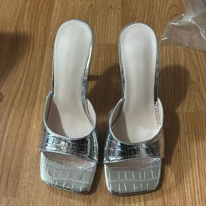 Silver pumps